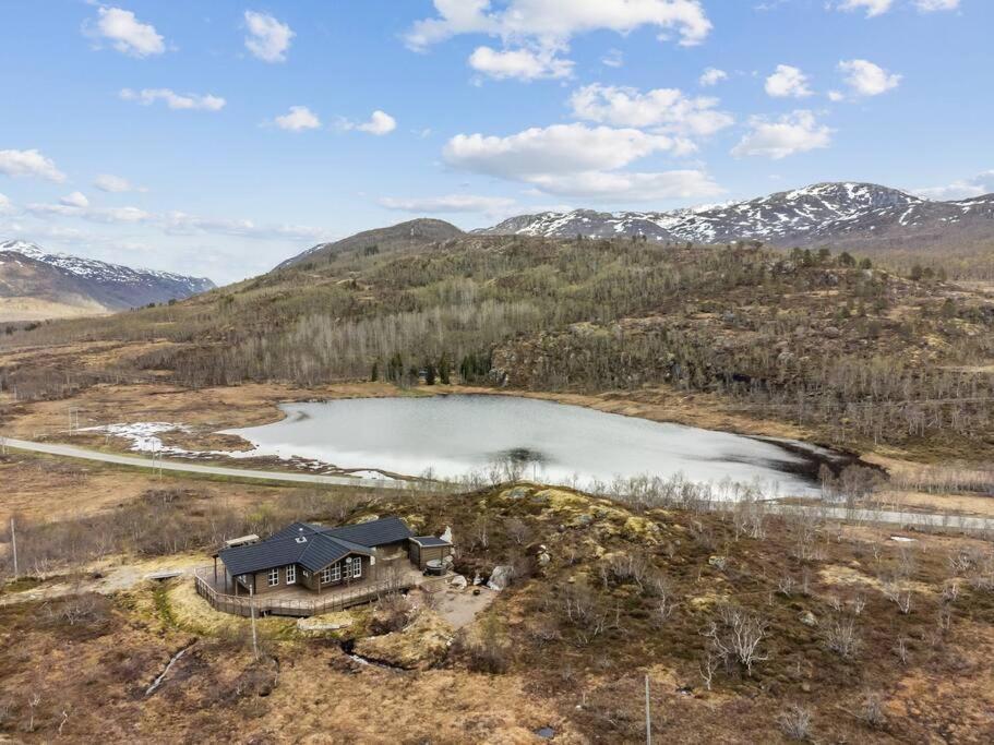 Romslig Hytte Med Natur Og Gode Fiskemuligheter! Lodingen Buitenkant foto